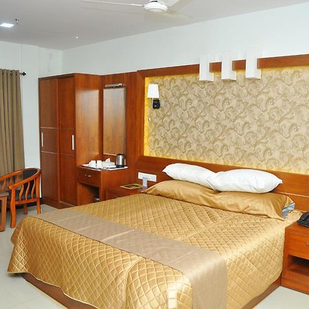 Kallada Mamatha Motels Kunnamkulam エクステリア 写真