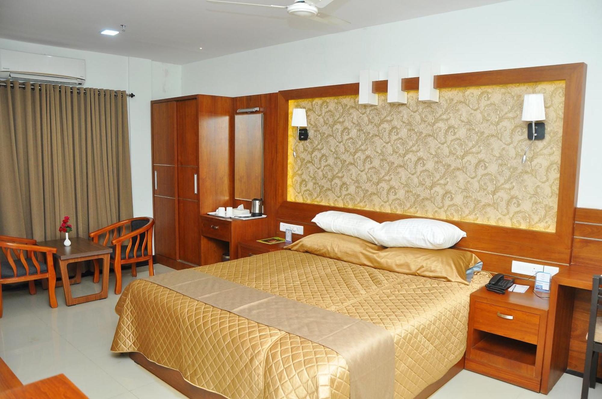 Kallada Mamatha Motels Kunnamkulam エクステリア 写真